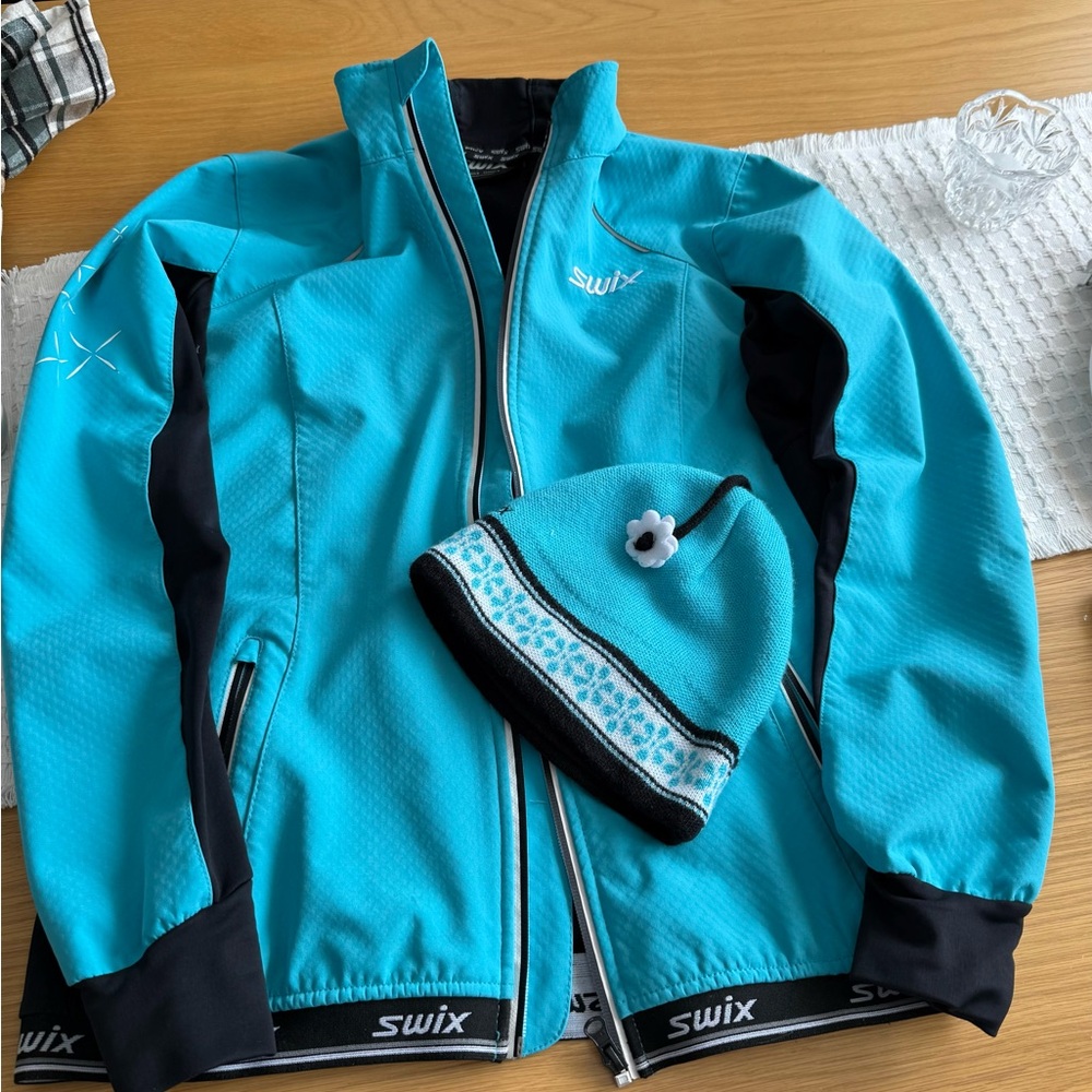Swix Women's Small Blue/Green Training Jacket with matching Beanie!